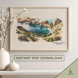 以下が含まれることがあります： カリフォルニア州チャネル諸島国立公園の風景を描いた水彩画。画像は、ターコイズブルーの海と展望台へのハイキングコースがある岩だらけの海岸線を示しています。画像の下部には「CHANNEL ISLANDS NATIONAL PARK CALIFORNIA」というテキストが印刷されています。