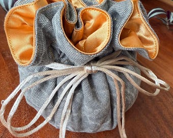 The Simplistic One 7-Pocket Dice Bag | DnD Dice Bag