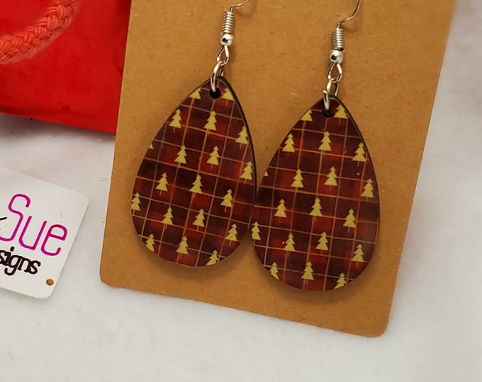 Gold Christmas Tree Pattern on Red and Gold Plaid Background Teardrop Dangle Earrings