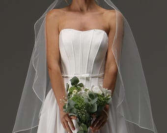 Fingertip Wedding Veil 43 Inch, Single Tier Cascade Veil Pencil Edge, Soft Tulle Bridal Veil Elegant Simple Veil