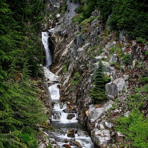Cascade Waterfall in Oregon Forrest