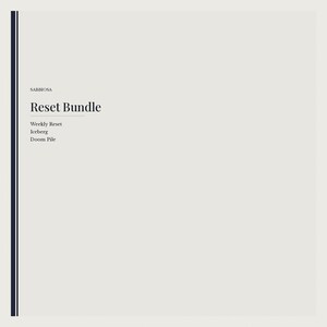 Op de afbeelding: Een vierkante afbeelding met een lichtgrijze achtergrond en een donkere verticale lijn aan de linkerkant. De tekst bevat SABBIOSA, Reset Bundle, Weekly Reset, Iceberg en Doom Pile in een donker schreeflettertype.
