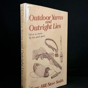 Outdoor Yarns and Outright Lies: 50 or so Stories von zwei guten Sportarten von Gene Hill und Steve Smith (1983) Vintage Hardcover Book