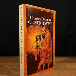 Oliver Twist by Charles Dickens (1961) Vintage Paperback Book