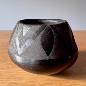 Santa Clara Pueblo Dose - Vintage handgemachte Keramik