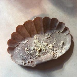 Vintage Venus Goddess Genuine Icolay Stone Cherub Soap Pink Dish
