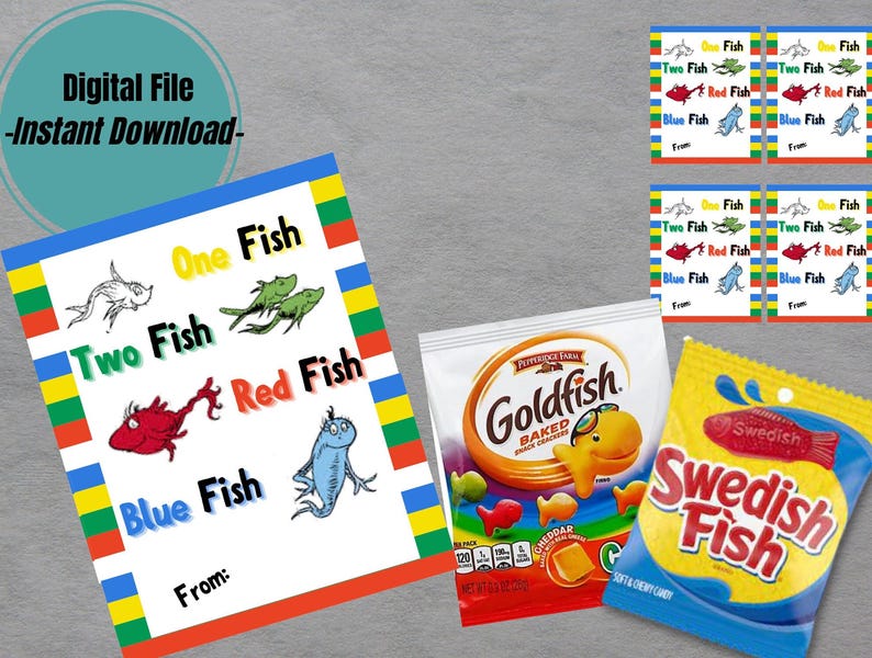 Puede incluir: Una tarjeta imprimible con el texto One Fish, Two Fish, Red Fish, Blue Fish, ilustraciones de peces y una l&iacute;nea From, junto a una bolsa de galletas Goldfish y una bolsa de dulces Swedish Fish, con versiones m&aacute;s peque&ntilde;as de la tarjeta arriba.