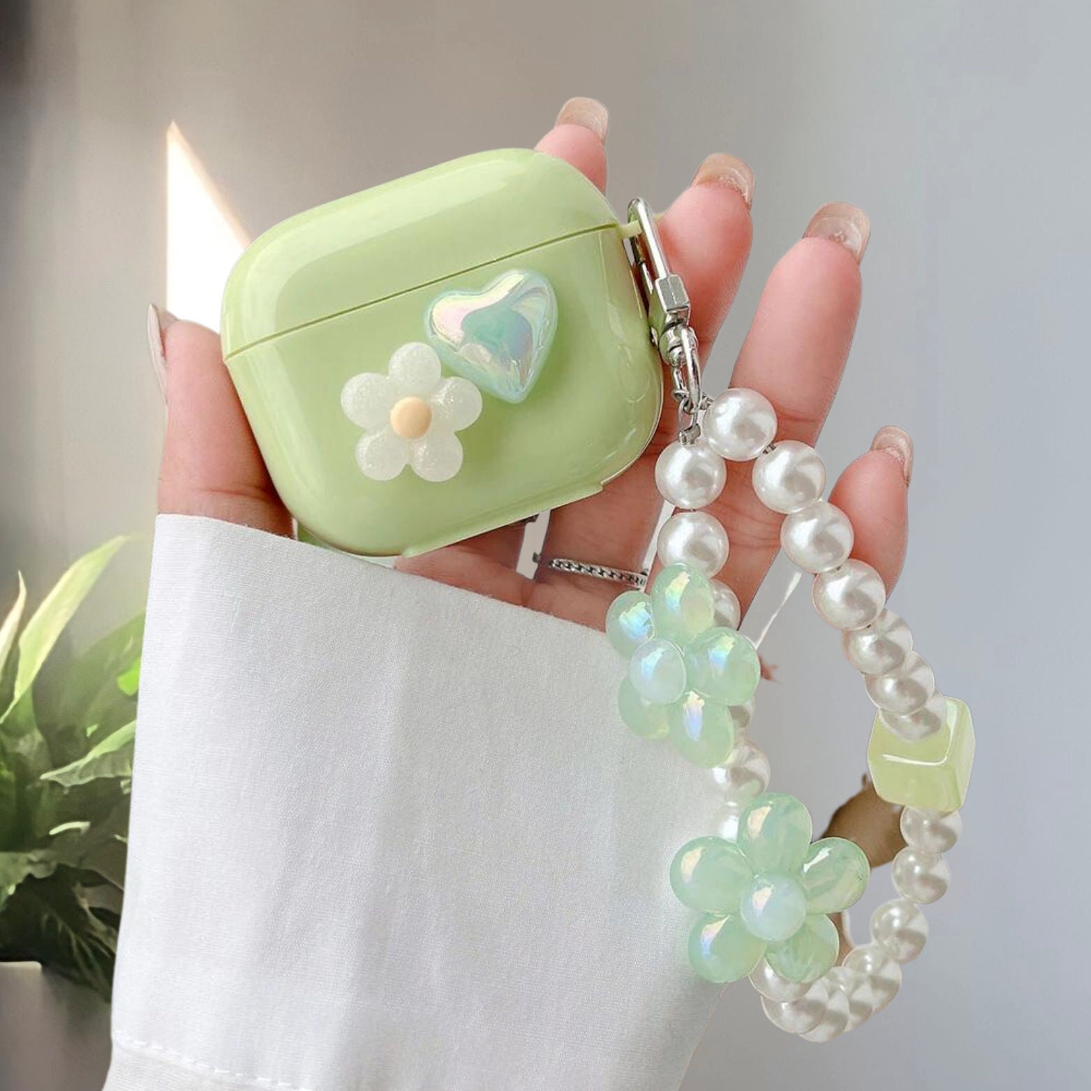 AIIEKZ Compatible with AirPods Case Cover, Soft Silicone Case with Gold  Heart Pattern for AirPods 2&1 Generation Case with Cute Butterfly Keychain  for Girls Women (Matcha Green) - Yahoo Shopping