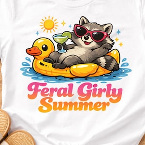 Maglietta divertente da procione per l'estate, design per materassino gonfiabile da piscina, grafica Margarita, maglietta estiva alla moda per le vacanze, carino da spiaggia con animali, download DTF DTG