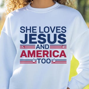 Sudadera de EE. UU. PNG, Ella ama a Jesús y a Estados Unidos también Mujeres, 4 de julio, Cuatro de julio png Cristiano png Religioso png Sublimación Sawgrass