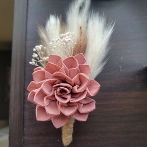 Pampas Dusty Rose Dahlia Wood Flower Boutineer, Boho Wedding, Wedding Boutonniere
