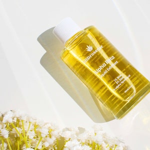May include: A clear glass bottle with a yellow liquid inside. The bottle is labeled "diDrosense Alpha Beta Liquid Exfoliant" and lists the ingredients as "2% BHA, 8% AHA, R-alpha lipoic acid". The bottle is 60 ml.
