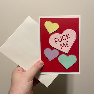 Freche Gay Valentinstag Karte | Handgemachte Karte mit Umschlag | LGBTQ+ Pride Geschenk | Herzkarte für Partner | Lustige Valentinstags-Gruß-Karte