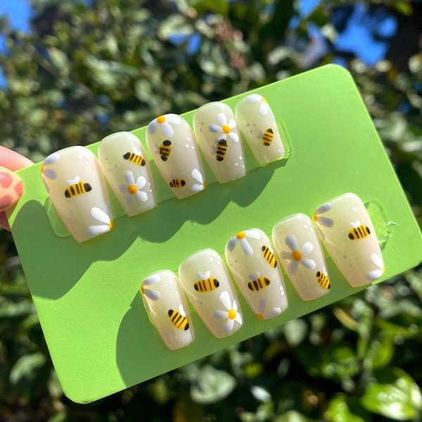 Bee Press On Nails