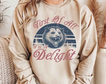 Zuallererst bin ich eine Freude sarkastische PNG-Dateien, lustiges Opossum PNG, wütendes Possum Png, Vintage-Shirt Retro Sublimationsdesign, Png Download