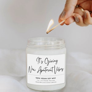 It's Giving New Apartment Vibes Candle, Housewarming Candle, New Apartment Decor, Moving Candle, New Homeowner Scented Candle, C-12HOU zdjęcie 4