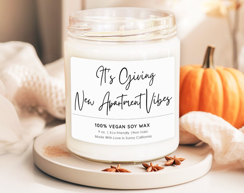 It's Giving New Apartment Vibes Candle, Housewarming Candle, New Apartment Decor, Moving Candle, New Homeowner Scented Candle, C-12HOU zdjęcie 1