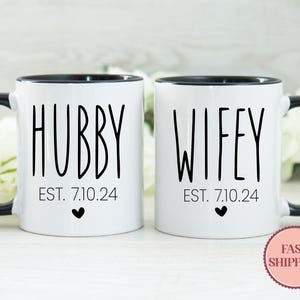 Conjunto de canecas Wifey Hubby Est • Canecas para casais • Presente de esposa e marido • Canecas de café para ele e para ela • Caneca de presente de noivado • Xícaras Sr. e Sra. (MU-11)