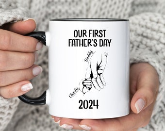 Unser erster Vatertag Kaffeetasse • Personalisiertes Becher Geschenk für ersten Vater • Süßer Papa und Baby Tasse • Individuelle Tasse für neuen Vater • (MU-81 Hand)