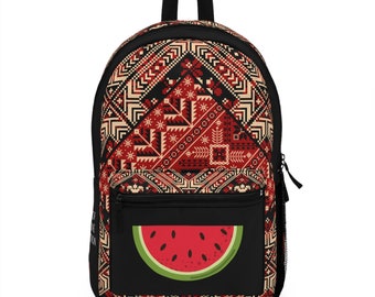 Könnte beinhalten: Ein schwarzer Rucksack mit einem roten, schwarzen und weißen geometrischen Muster. Die vordere Tasche hat ein Wassermelonen-Motiv.
