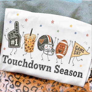 Leuke touchdownseizoen PNG, voetbalseizoen PNG, gestreepte voetbalmoeder PNG, herfstsporten luipaard, voetbalfan PNG, herfst PNG, voetbalhelm