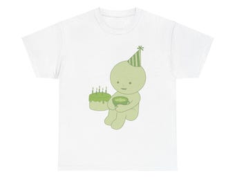 Camiseta con gorro de cumpleaños de Smiski, camiseta unisex con gráficos bonitos para celebraciones, camiseta kawaii, divertida camiseta de regalo de cumpleaños, camiseta para amantes del matcha
