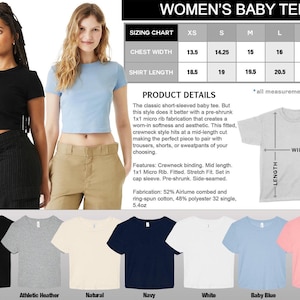Puede incluir: Una tabla de tallas para una camiseta de beb&eacute; para mujer, que muestra las medidas de ancho de pecho y largo de la camiseta en pulgadas para las tallas XS a 2XL. La tabla va acompa&ntilde;ada de una descripci&oacute;n del producto y una foto de una modelo con una camiseta de beb&eacute; azul claro. La descripci&oacute;n del producto destaca las caracter&iacute;sticas de la camiseta, incluida la composici&oacute;n de la tela y el ajuste.