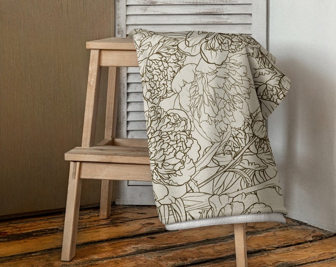 Elegant Flower Towel - Luxurious Design, Quick-Drying, Perfect for Beach and Spa