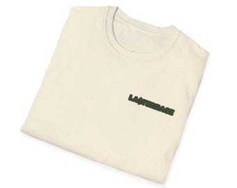 Golvend groen T-shirt met tekst | La Terrace vervormde typografie op de achterkant