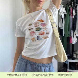 Camiseta de bebê com concha do mar, colagem vintage, estética, camiseta de bebê com concha, avó costeira, camiseta feminina fofa, feita de forma sustentável