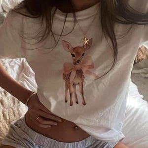 Fawn Baby Tee Pink Bow y2k Baby Tee Coquette Deer Pink Ribbon Vintage Aesthetic Women&#39;s T-Shirt Trendy