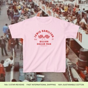 Alice im Wunderland Shirt Vintage F1 Racing Womens Baby T-Shirt Retro Auto Enthusiast Shirt Geschenk für Rennsportliebhaber Lustiges F1 Liebhaber Racing Geschenk Light Pink