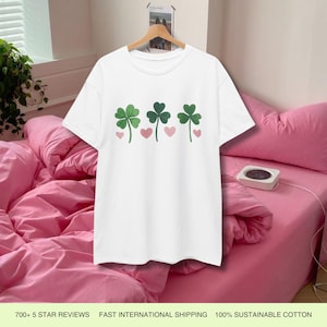 St Patrick Tages-Frauen-klassisches T-Shirt Unisex glückliches vierblättriges Kleeblatt-Hemd irisches geerntetes Hemd handbemalte Kleeblätter niedliches Kleeblatt-Oberteil