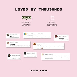 K&ouml;nnte beinhalten: Ein rosa Hintergrund mit dem Text "LOVED BY THOUSANDS" in Schwarz. Unter dem Text befindet sich eine F&uuml;nf-Sterne-Bewertung und der Text "5 STAR AVERAGE". Auf der rechten Seite des Bildes befindet sich ein Einkaufstaschen-Symbol und der Text "4,600+ CUSTOMERS". Unter dem Text befinden sich mehrere Kundenbewertungen mit F&uuml;nf-Sterne-Bewertungen und positiven Kommentaren.