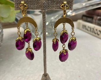 TRIFARI PURPLE vintage waterfall lucite earrings chandelier dangle clip on