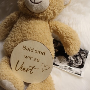 Holzplättchen Schwangerschaftsverkündung "Bald sind wir zu Dritt - Bald sind wir zu Viert - Bald sind wir zu Fünft" - Fotoshooting