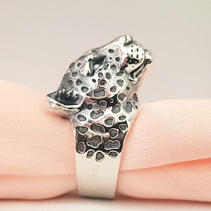 Anillo de leopardo en plata de ley 925: joyería motera hecha a mano