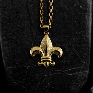 14k solid gold fleur de lis pendant, men&#39;s gold french lily necklace, Royal heritage jewelry, Gold lily symbol necklace, Fleur de lis charm
