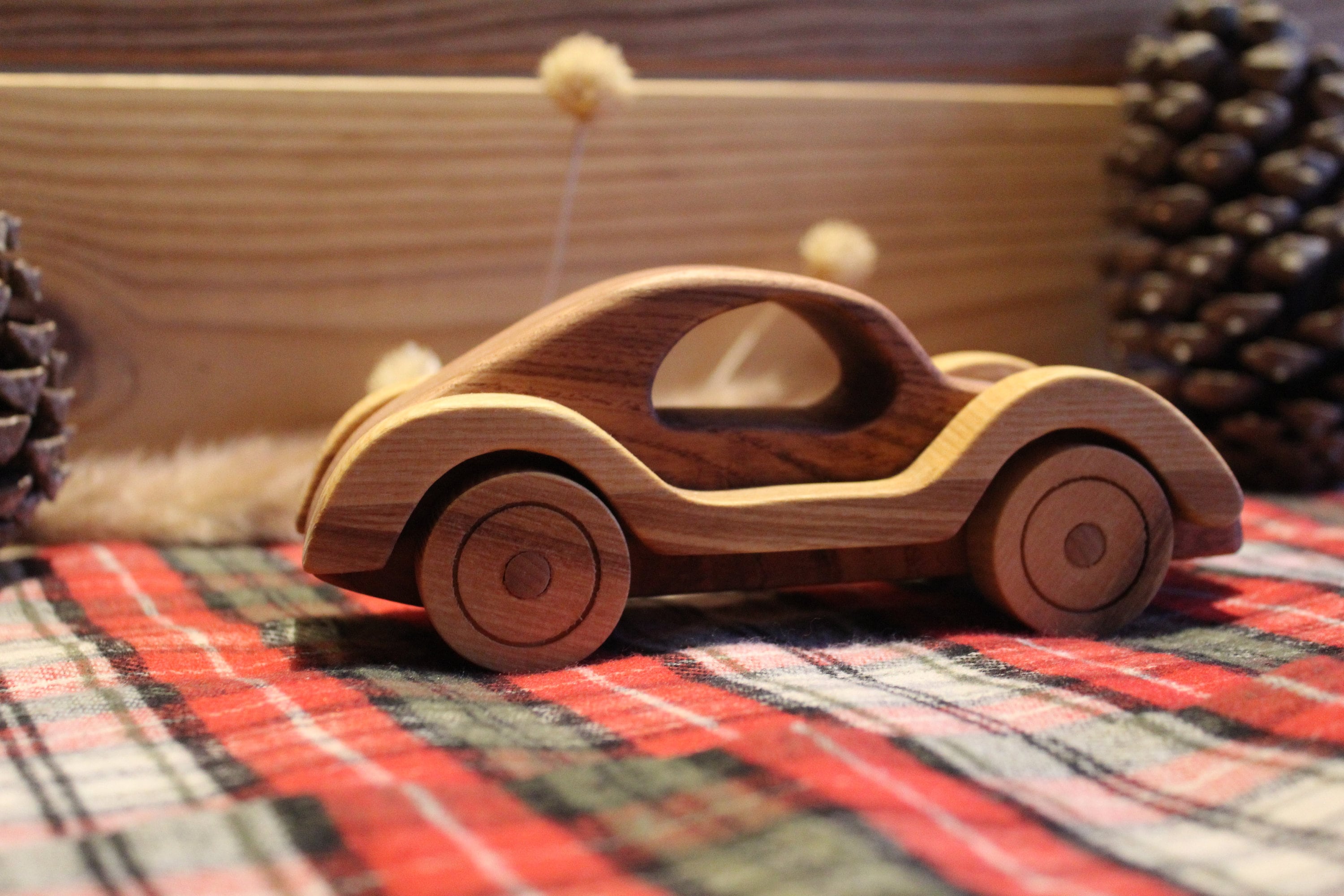 Jouet en bois petite voiture pour enfant • Maison du Bois