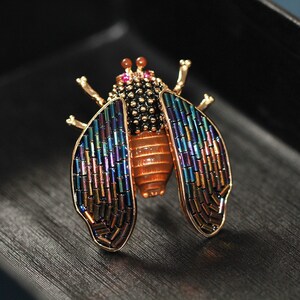 Handmade Beetle Brooch Insect Pin Beaded Insect Jewelry Gold-Plated Gradient Color Pin Retro Corsage Accessories Mother's Day gift zdjęcie 4