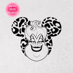 Può includere: Grafica in bianco e nero di Ursula, una cattiva Disney, con orecchie di Topolino. Le orecchie hanno un motivo leopardato in bianco e nero. Il testo "HAPPY MOOD PROJECTS" è in un cerchio rosa.
