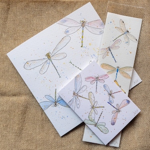 Set di biglietti di auguri di compleanno unici dipinti a mano con libellula ad acquerello, con segnalibro e copertina.