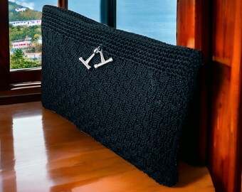 Schwarze Handtasche, für den täglichen Gebrauch, verziert mit silbernem Detail, perfekte schwarze Tasche für jeden Anlass, schwarze Tasche, silbernes Detail – 1027