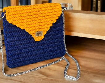 Blue yellow shoulder bag, with silver clasp and silver chain - 1024