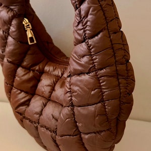 Sac marron, grand sac à bandoulière froncé tendance, sac à fermeture éclair à motif écossais pour femme, cadeau de vacances, sac matelassé marron, sac de voyage marron