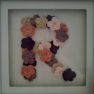 Marco de letras en caja de crochet hecho a mano - cualquier letra