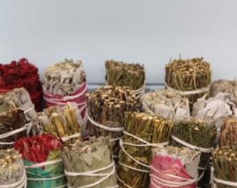 Assortimento di mazzetti di salvia, kit per purificazione con salvia, lavanda, salvia, cedro e altro ancora per purificazione, protezione e relax, bastoncini di erbe naturali fatti a mano