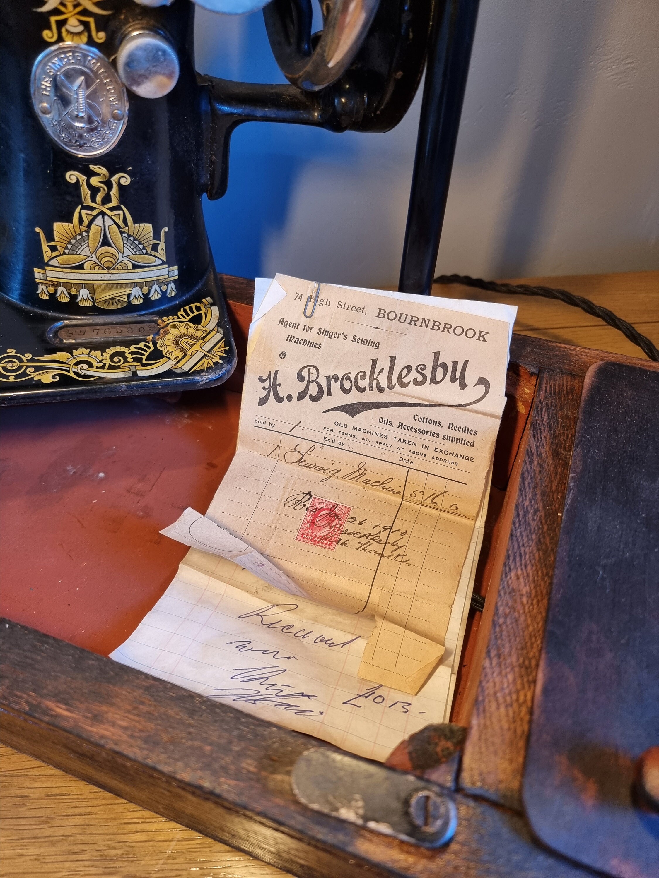 Sewing machine, Lamp, Vintage sewing machines