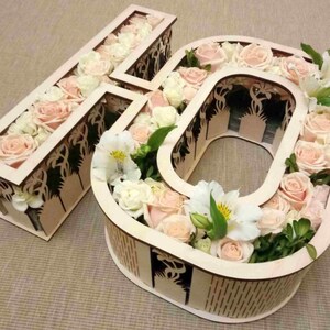 Titolo: Scatola per fiori tagliata al laser per il 10° anniversario - Romantica esposizione floreale