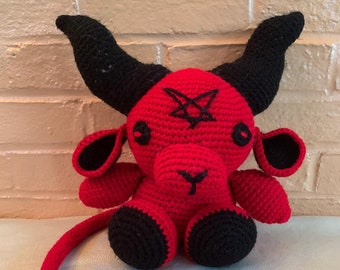 Peluche de Baphomet de ganchillo hecho a mano: decoración de Halloween
